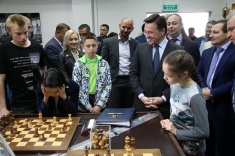 Губернатор Подмосковья Андрей Воробьев посетил шахматный клуб в Химках