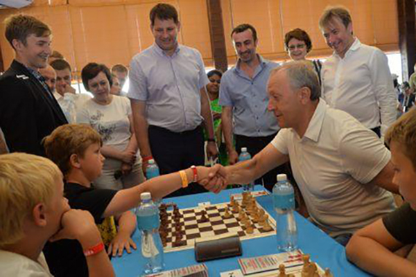 Валерий Радаев и Сергей Карякин на турнире (фото: BezFormata.Ru)
