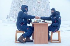 Mikhail Kobalia and Volodar Murzin Play Chess in Extreme Conditions