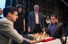 Levon Aronian Builds Lead at WR Chess Masters