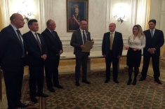 Президент ШФ Монако передал президенту РШФ Андрею Филатову подарок для Музея шахмат