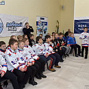 Во второй день социальной программы прошел сеанс с юными хоккеистам - участниками программ направления «Спорт» Фонда Тимченко — «Добрый лед» и «Мир шахмат»