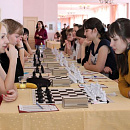 Решающая партия турнира девушек до 16 лет: Майя Терешечкина (справа) - Алина Бивол