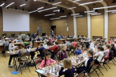Около ста юных шахматистов сыграли в первенстве Ханты-Мансийска до 9 лет
