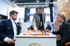 Магнус Карлсен захватил лидерство на чемпионате мира по рапиду