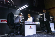 Магнус Карлсен возглавляет гонку в Ставангере 