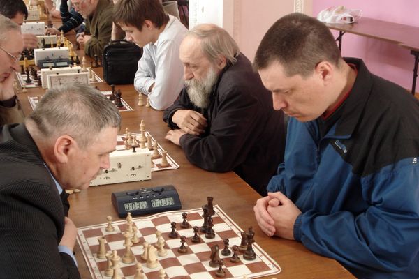 Справа – победитель турнира Сергей Гилёв