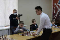 Дмитрий Хегай провел сеанс одновременной игры в Железногорске