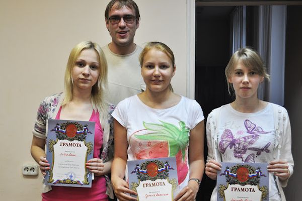 Победительницы - Алина Бивол, Валентина Гунина и Дина Дроздова, а также судья Иван Бабиков