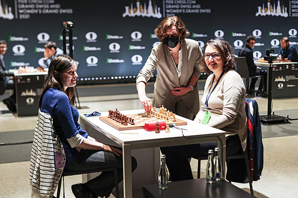 The FIDE Managing Director Dana Reizniece-Ozola is making the ceremonial first move in the game between Nana Dzagnidze and Natalija Pogonina (Photo: Mark Livshitz)