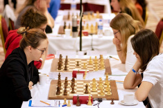 Alina Kashlinskaya and Inna Gaponenko Lead European Women's Championship