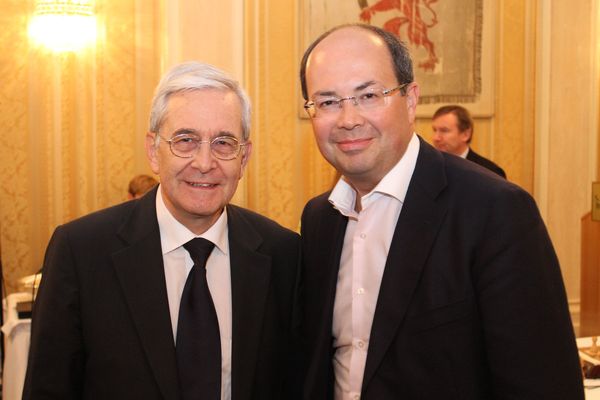 Президент Цюрихского шахматного клуба Кристиан Исслер и Олег Сворцов