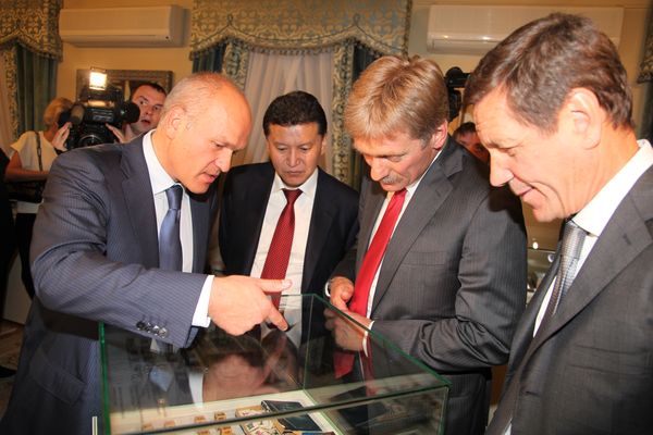 Andrey Filatov, Kirsan Ilyumzhinov, Dmitry Peskov, and Alexander Zhukov during the opening of the Chess Museum in Moscow