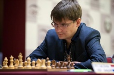 Евгений Томашевский выигрывает третью партию в Дохе
