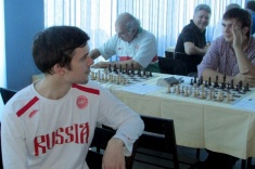Владимир Федосеев лидирует на турнире в честь Александра Захарова