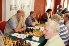 Russian Seniors won their first round matches