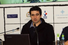 Владимир Крамник преследует лидера в Суперфинале
