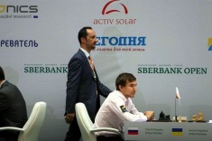 Сергей Карякин преследует Веселина Топалова на турнире Сбербанка