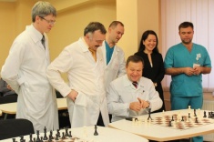 Алексей Безгодов дал сеанс в окружной больнице Югры
