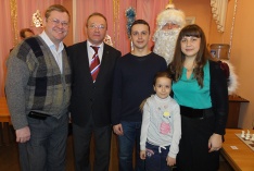 В Новокузнецке прошел рождественский турнир "Шахматная семья"