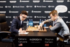 После ничьей в пятой партии счет в матче Карлсен - Каруана стал 2,5 на 2,5