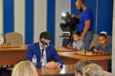 Ernesto Inarkiev Gives Blindfold Simul Against School Children from Pskov Oblast