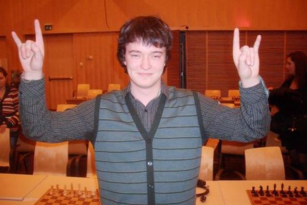 Гроссмейстер Александр Шиманов всегда в хорошем настроении (фото chessdom.com)