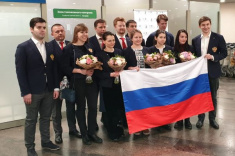 Мужская и женская сборные России с триумфом вернулись в Москву