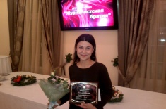 Эльмира Мирзоева получила премию "Журналистская братия"