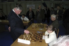 Анатолий Карпов проверил гатчинских шахматистов