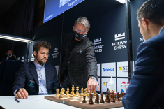 Магнус Карлсен вышел на первое место в Ставангере