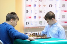 Владислав Артемьев лидирует на турнире студентов-гроссмейстеров