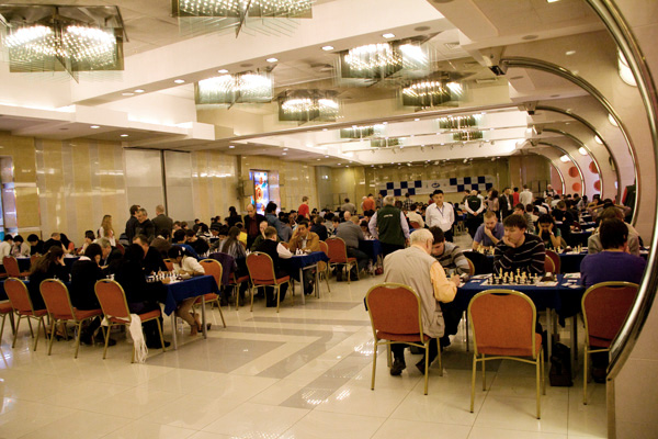В таком зале играют шахматисты в этом году