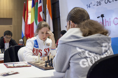 Полина Шувалова упрочила лидерство на чемпионате мира среди юниорок