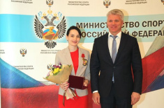 Pavel Kolobkov Presents Kateryna Lagno with Medal of Order “For Merit to the Fatherland” 1st Class