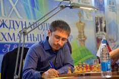 Dmitry Jakovenko Joins the Leader in Poikovsky