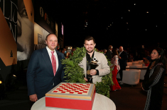 Винные шахматы с коллекцией вин Art Russe стали специальным призом для чемпиона мира Магнуса Карлсена