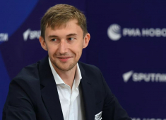 Сергей Карякин выиграл первый круг блица на турнире "Шахматные звезды" в Москве