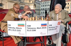 В Дрездене сыграли легенды шахмат