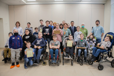 Daniil Dubov Gives Masterclass at Lighthouse Children's Hospice in Moscow