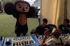 Чебурашка пригласил в гости юных шахматистов
