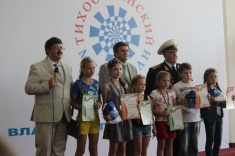 Участники этапа детского Кубка России во Владивостоке отметили День ВМФ 