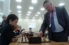 Воспитанники Уральской шахматной академии сыграли с Анатолием Карповым