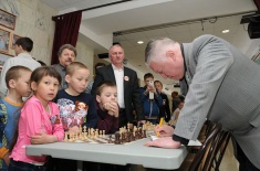 Anatoly Karpov Meets Chess Players Of Yarkovo Village