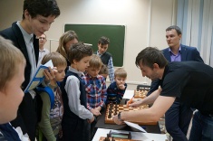 Александр Грищук встретился с учениками шахматной школы «Этюд»