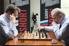 Гарри Каспаров лидирует в матче с Найджелом Шортом