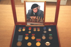 CFR Chess Museum's Collection Enlarges with David Bronstein's Medals