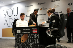 Magnus Carlsen Wins Game Nine of FIDE World Championship Match