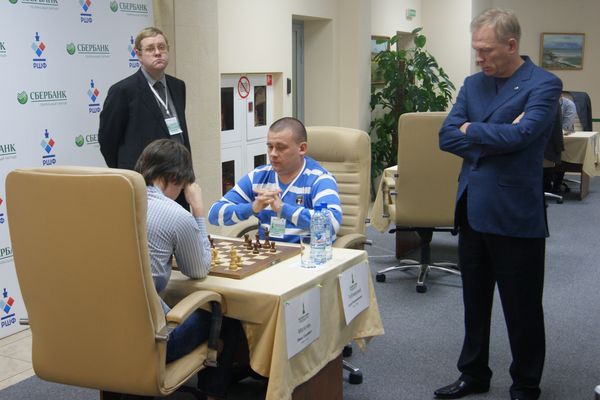 Через несколько ходов Павел Малетин поздравит Сергея Рублевского с победой в турнире