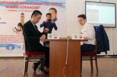 Wei Yi Defeats Ernesto Inarkiev in Third Game of Their Match in Nazran